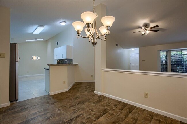 Building Photo - 12320 Thompkins Dr