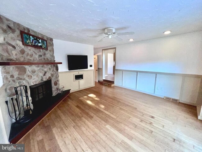 Building Photo - 918 Rockwell Rd