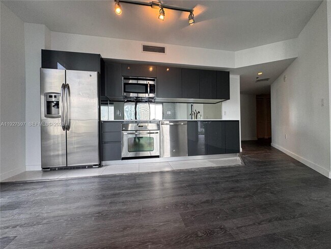 Building Photo - 31 SE 6th St