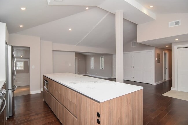 Building Photo - 27 Fenway Dr