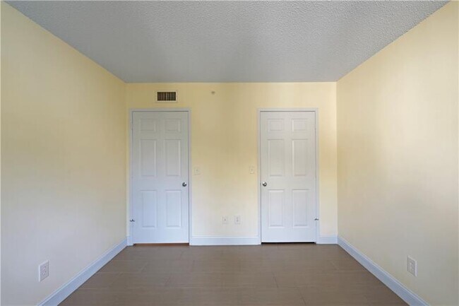 Building Photo - 2640 S University Dr