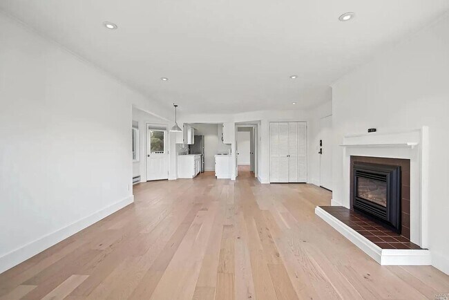 Building Photo - 120 Seminary Dr