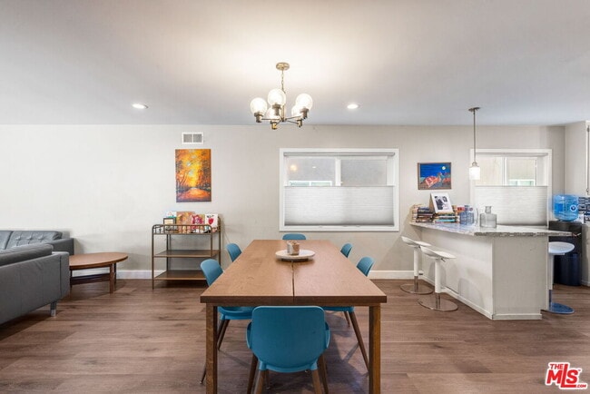 Building Photo - 14034 Valerio St