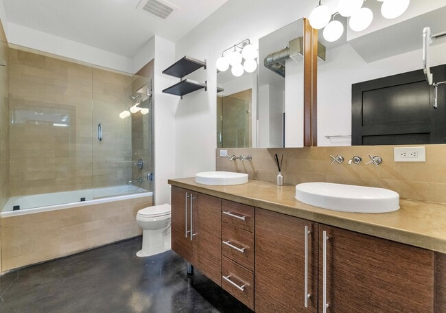 Building Photo - 4020 N Scottsdale Rd