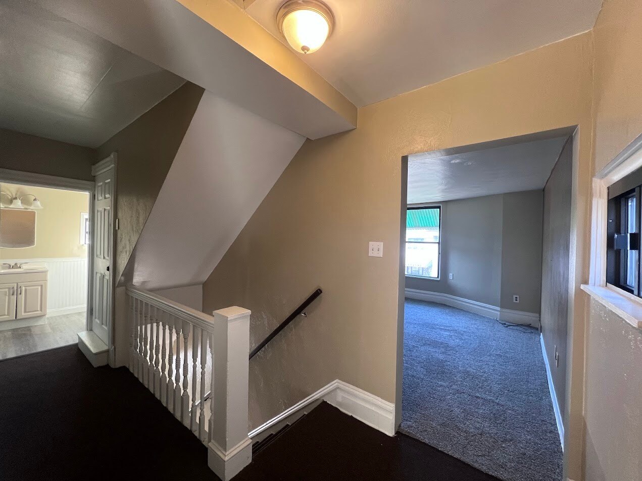 Building Photo - 310 28th St