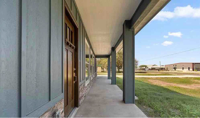 Building Photo - 15688 Primera Rd