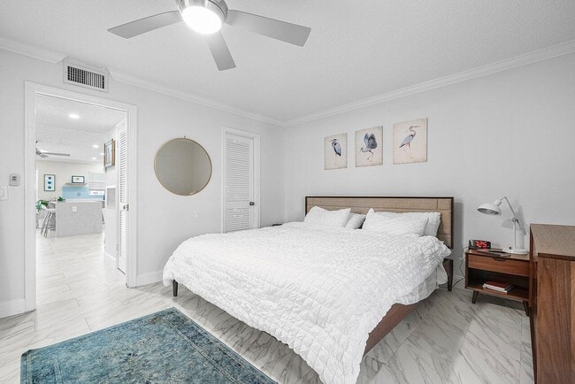 Building Photo - 810 High Point Dr W