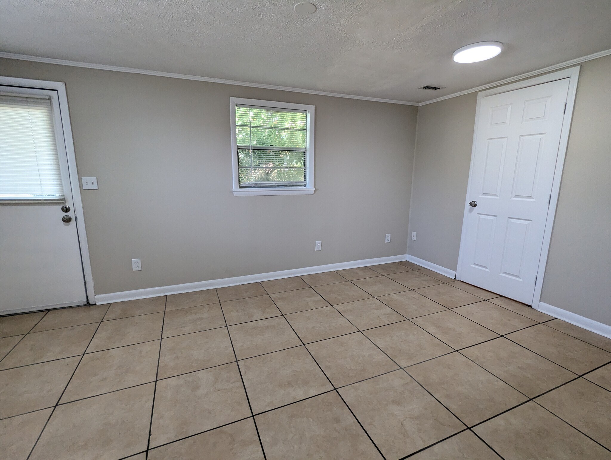 Building Photo - 6941 Delisle Dr