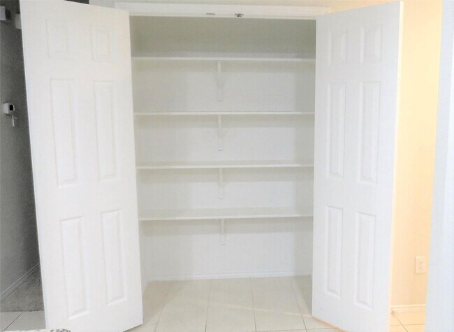 Building Photo - Open Floorplan in Fort Worth