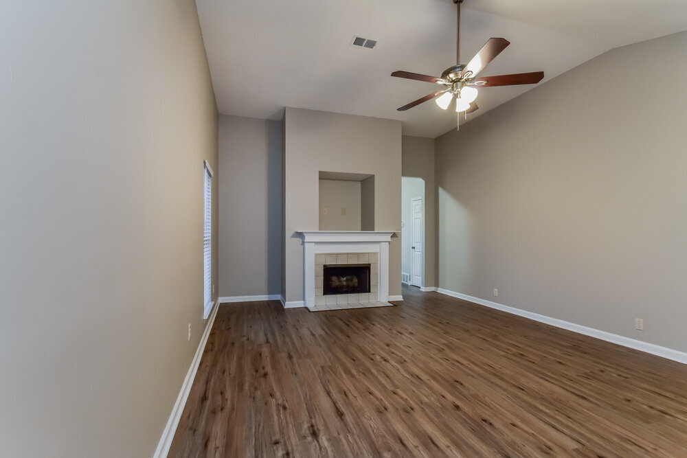 Building Photo - 5580 Kaitlyn Dr E