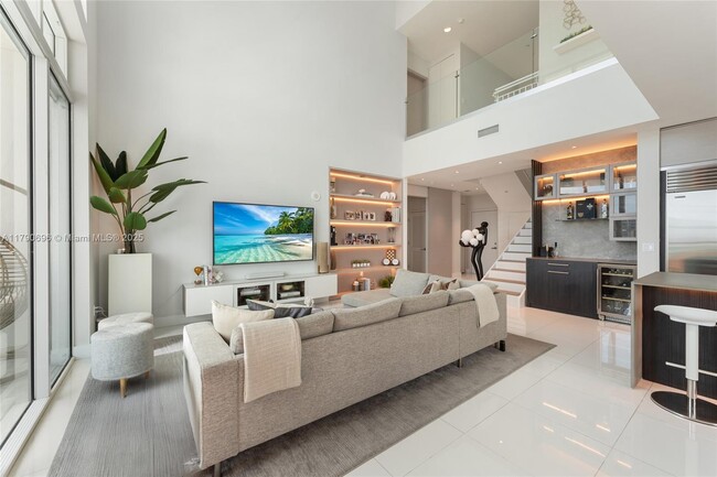 Building Photo - 950 Brickell Bay Dr