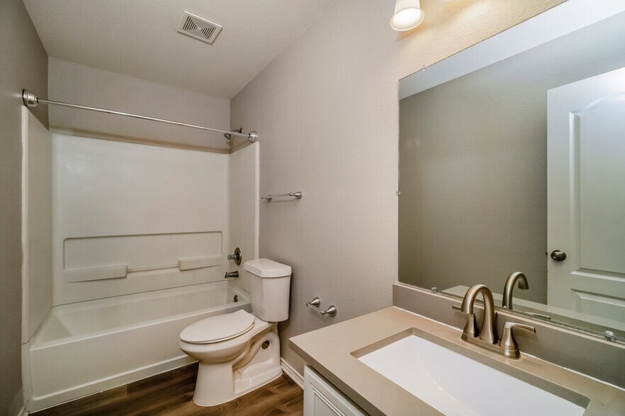 Building Photo - 204 Calixto Ct