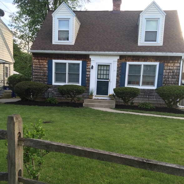 House - 31 Linwood Ave