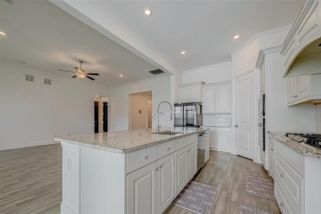 Building Photo - 12902 Sierra National Dr