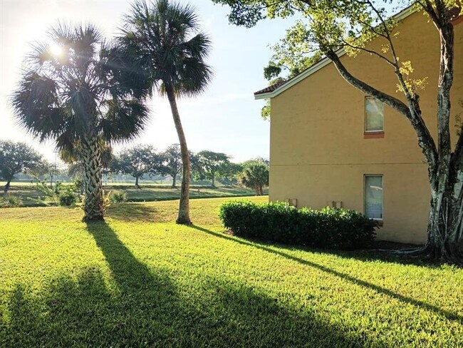 Building Photo - 1055 Coral Club Dr