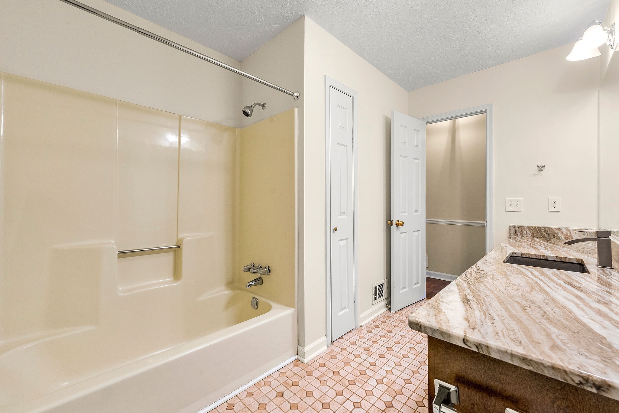 Building Photo - 249 Tony Trl SE