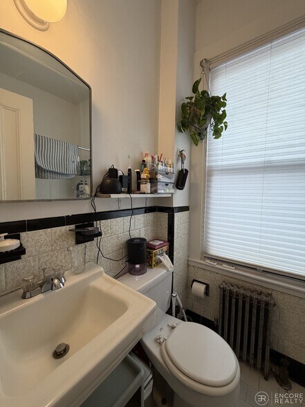 Building Photo - 16 Davis Ave