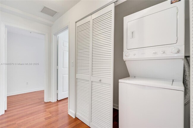 Building Photo - 8395 SW 73rd Ave