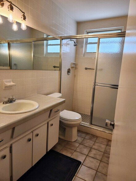 Master bath - 2380 World Parkway Blvd
