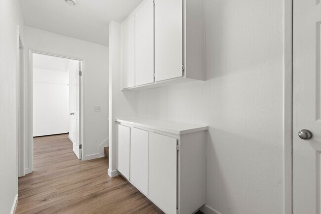 Building Photo - BRAND NEWLY RENOVATED 3BD/2BA Condo in the...