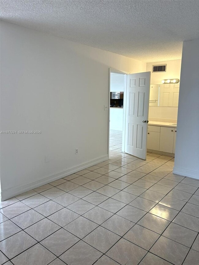 Building Photo - 19805 SW 114th Ave