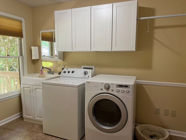 Building Photo - Lowcountry Style Home in Hilton Head Plantation- Unfurnished