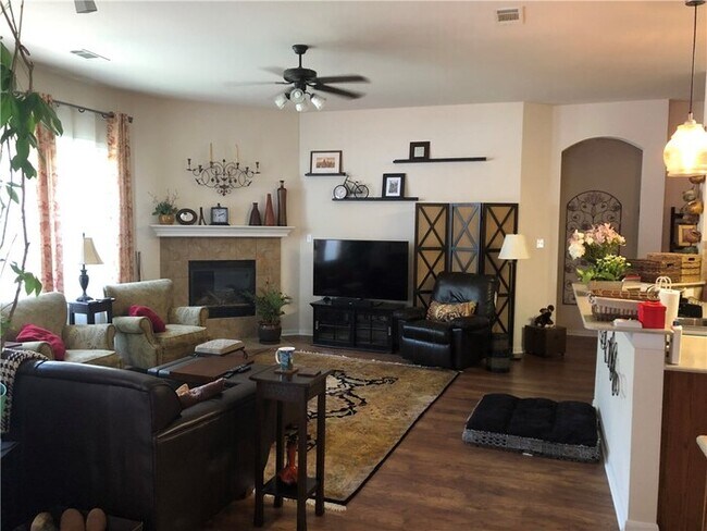 Building Photo - 9821 Savannah Ridge Dr