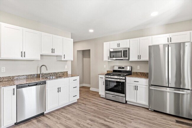 Building Photo - 378 S Mammoth Rd