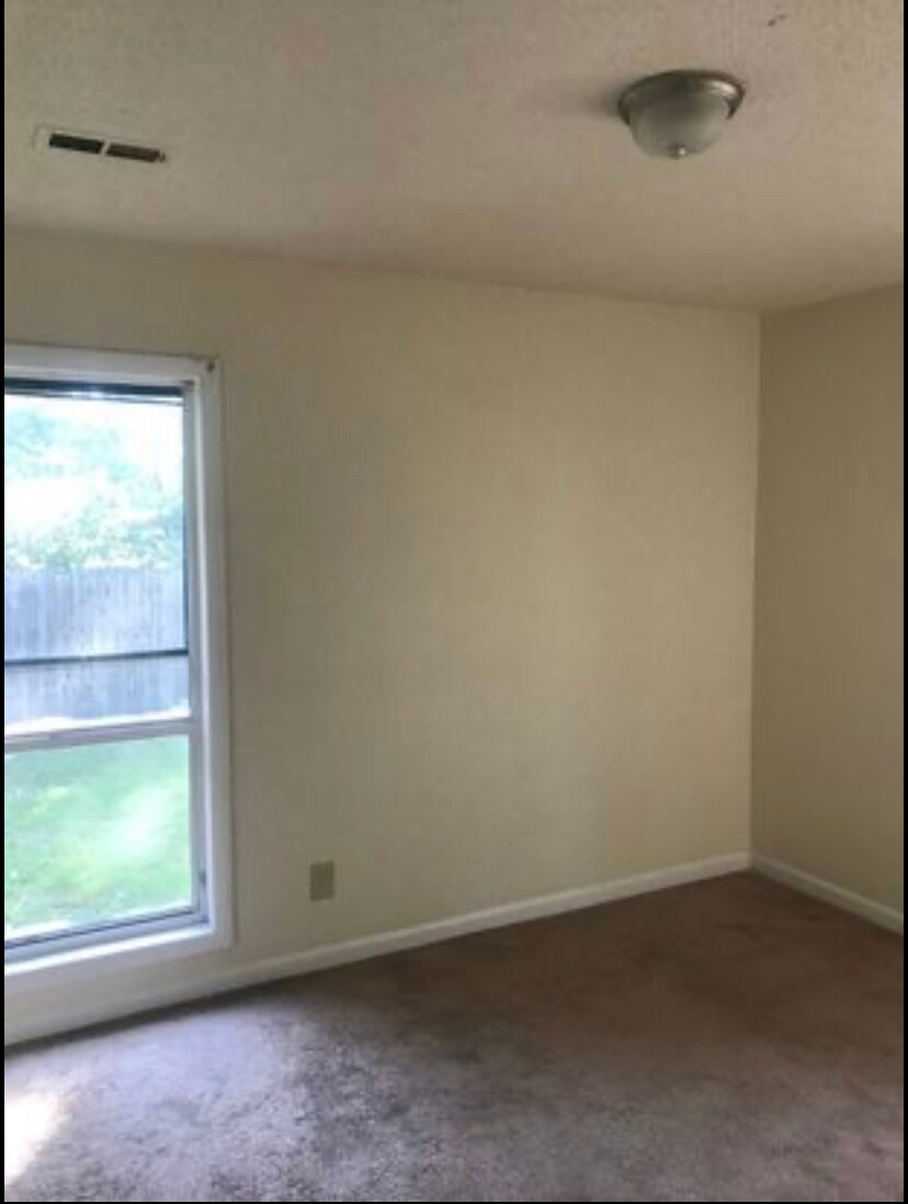 Building Photo - 615 Emerald Dr