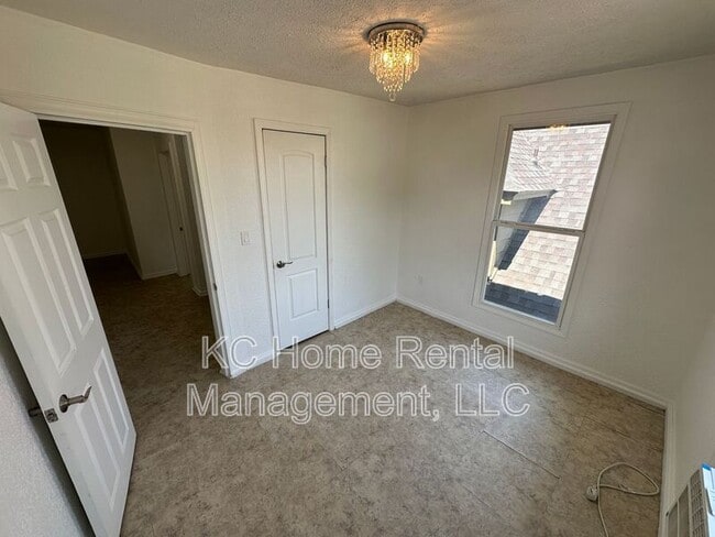 Building Photo - 2316 Spruce Ave
