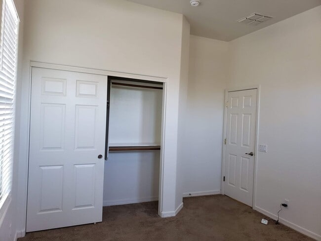 Building Photo - COMING SOON - LARGE RENOVATED HOME IN SHADOW RIDGE WITH LOVELY PRIVATE POOL!!!
