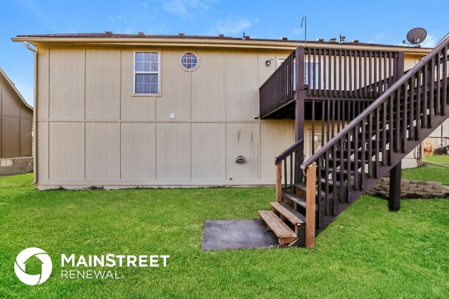 Building Photo - 2300 Valley View W