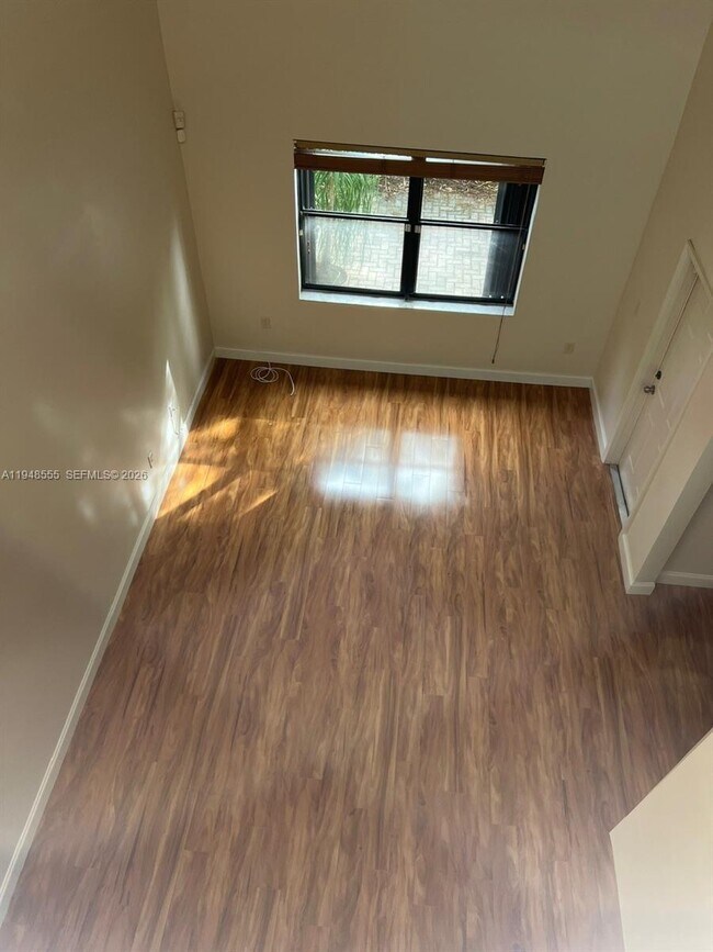 Building Photo - 252 City View Dr