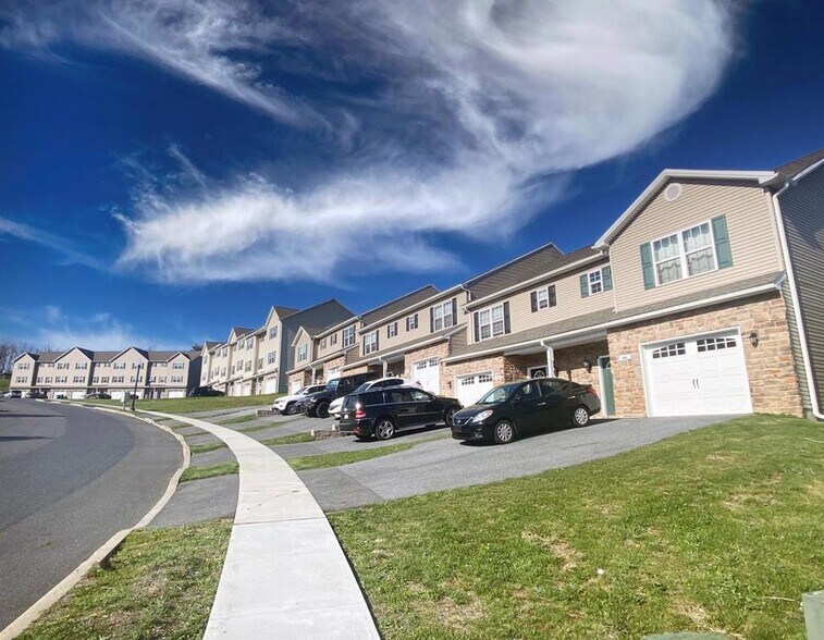 Building Photo - 2796 Monticello Ln
