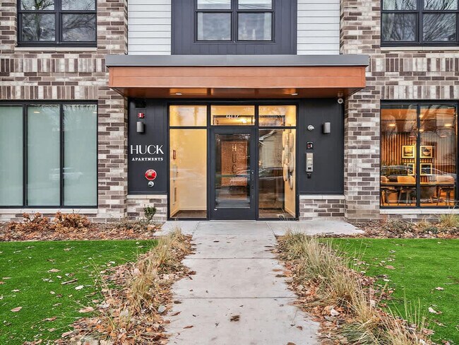 Building Photo - 402 NE 2nd St