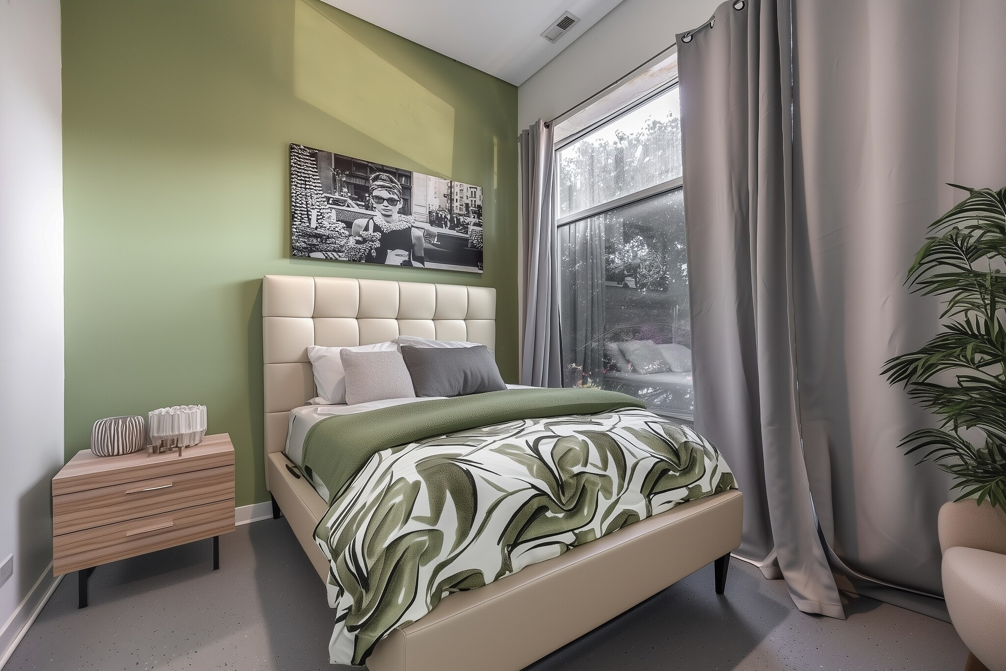 Building Photo - 1002 W Lake St