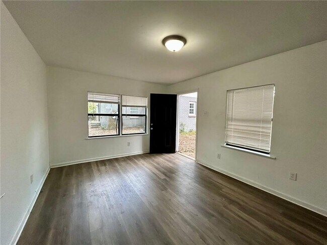 Building Photo - 2861 Ralston Rd