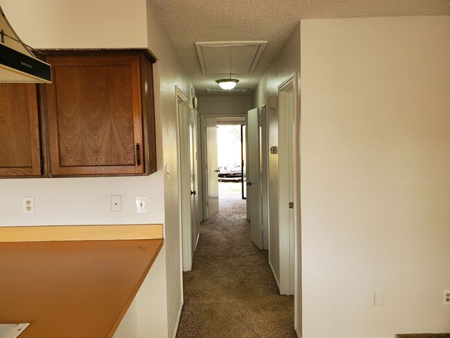 Building Photo - AVAILABLE NOW!!! Cozy 2 bedroom, 2 bath ha...