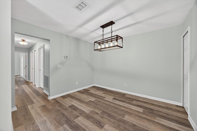 Building Photo - Windsor Pointe Condo