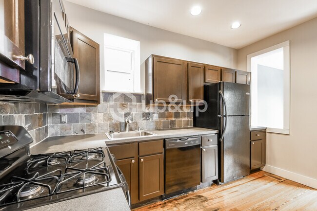 Building Photo - Fantastic 2bd/1ba home! Coming soon!