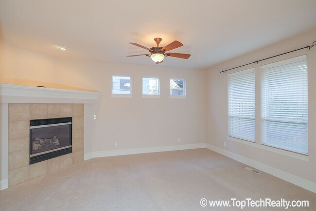 Building Photo - 12750 NW Alsace Ln