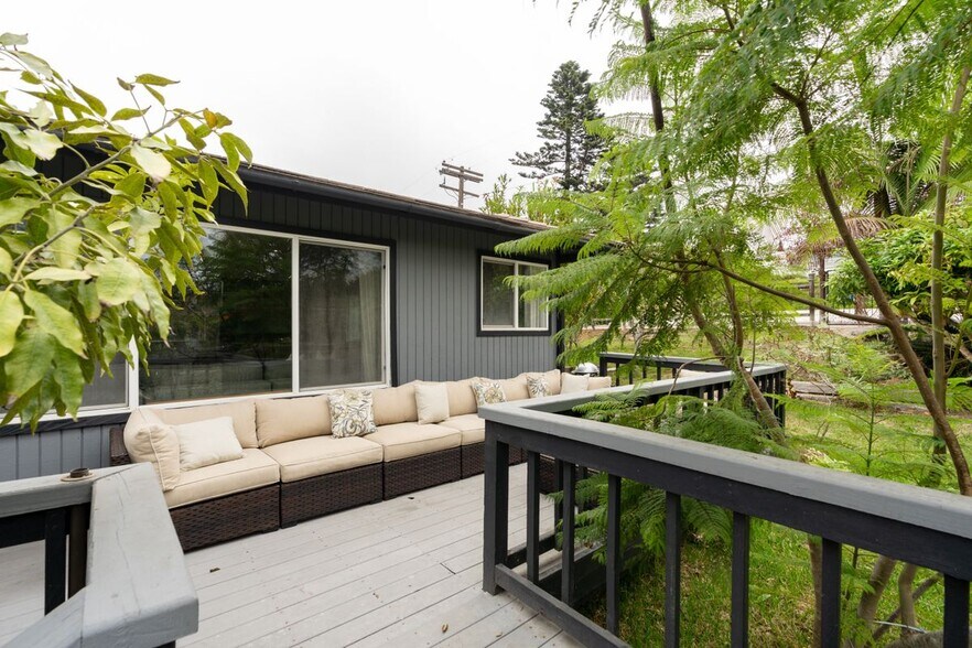 Building Photo - 309 S Rios Ave