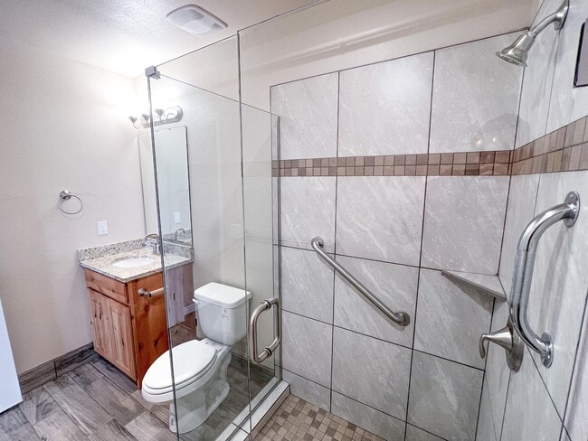 Building Photo - S109 Gemstone Properties - studio apartmen...