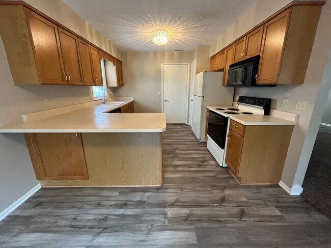 Building Photo - 5510 Columbine Ln