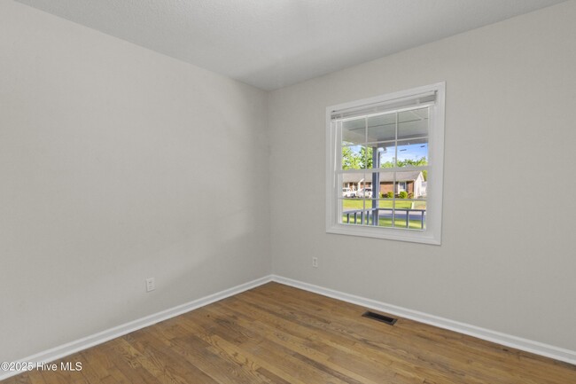 Building Photo - 203 Knight Pl