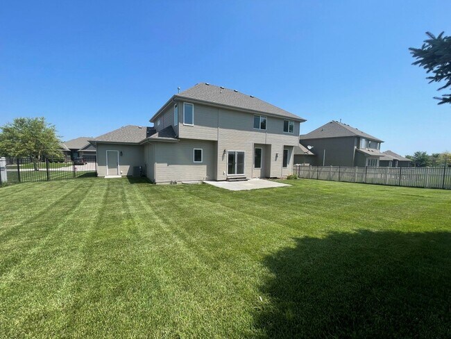 Building Photo - Home For Rent Papillion