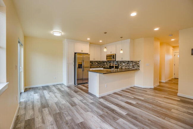 Building Photo - Beautiful Newer Townhome In Landover Sharmel