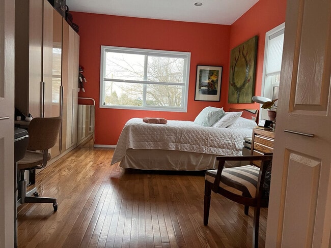 Building Photo - 938 21st Ave