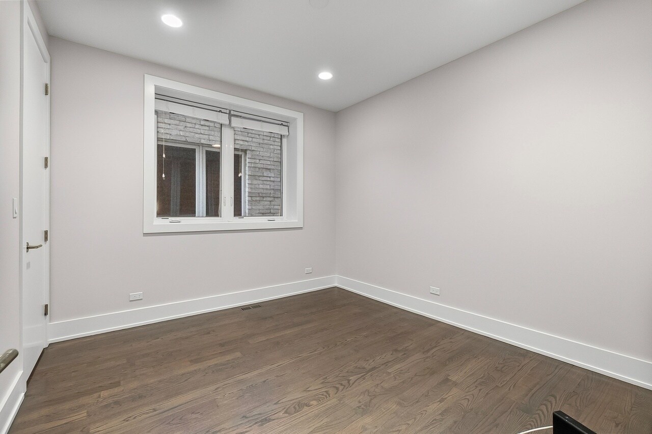 Building Photo - 2814 W North Ave