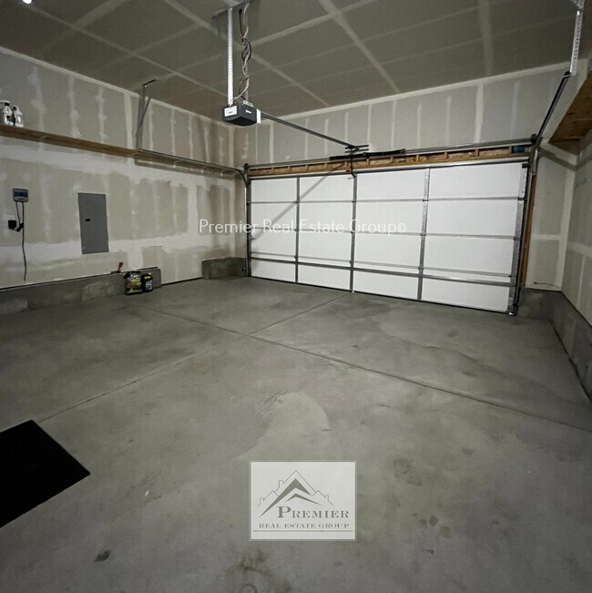 Building Photo - 10812 Yuba Dr